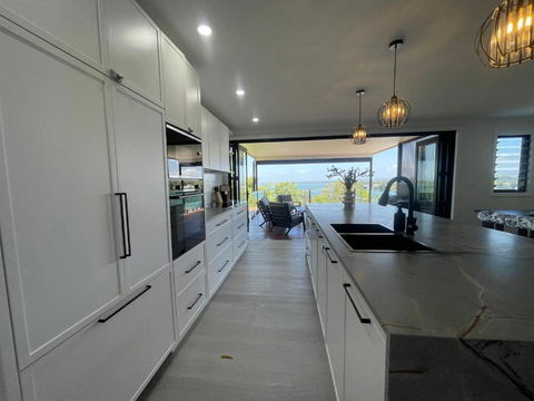 Mirrabooka Magic - Luxury By The Lake - Accommodation Nelson Bay 1