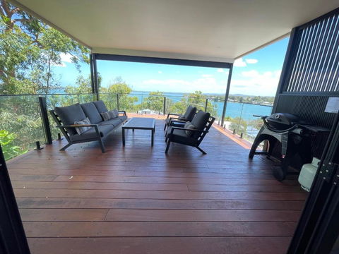 Mirrabooka Magic - Luxury By The Lake - Accommodation Nelson Bay 0