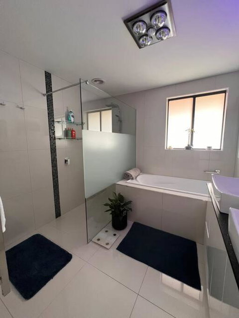 Modern Light Filled Home Near Beaches - Accommodation Nelson Bay 1