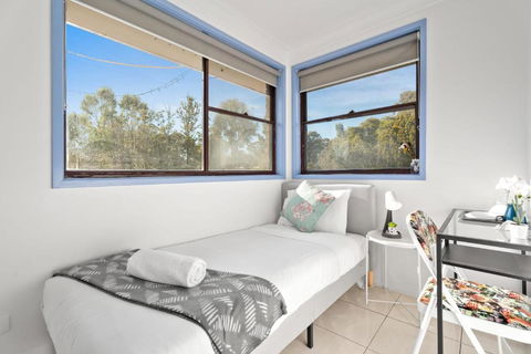 Modern Single Room - Nearby Stations & Eateries - Shared Bathroom - Accommodation Nelson Bay 0