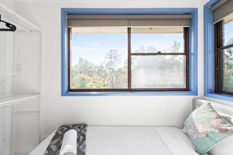 Modern Single Room - Nearby Stations & Eateries - Shared Bathroom - Accommodation Nelson Bay 1