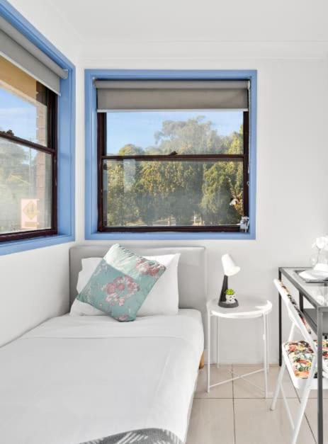 Modern Single Room - Nearby Stations & Eateries - Shared Bathroom - Accommodation Nelson Bay 3