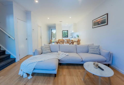 Modern Townhouse, Close To Beach - Nelsons Bay Accommodation 0