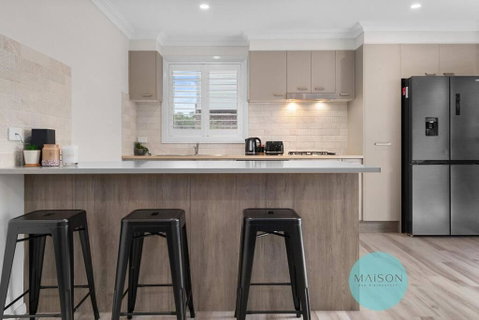 Modern Townhouse In The Heart Of Adamstown - Accommodation Nelson Bay 0
