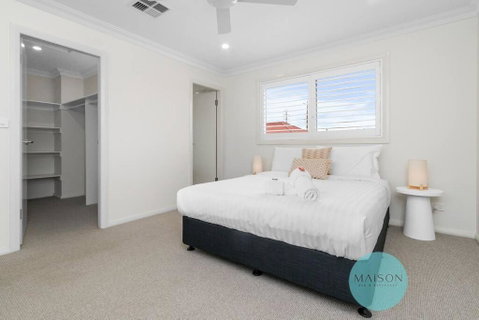 Modern Townhouse In The Heart Of Adamstown - Accommodation Nelson Bay 1