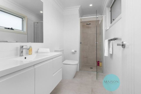 Modern Townhouse In The Heart Of Adamstown - Accommodation Nelson Bay 2