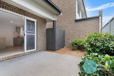 Modern Townhouse In The Heart Of Adamstown - Accommodation Nelson Bay 3
