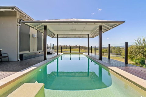 Mountain Majesty With Poolside Relaxing Getaway - Accommodation Nelson Bay 0
