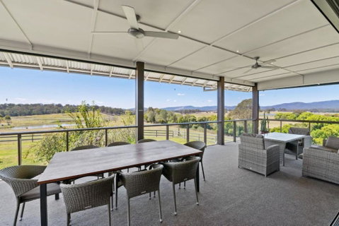 Mountain Majesty With Poolside Relaxing Getaway - Accommodation Nelson Bay 2