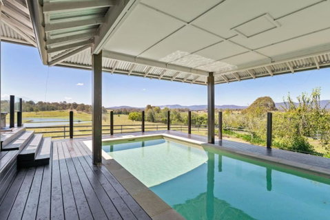Mountain Majesty With Poolside Relaxing Getaway - Accommodation Nelson Bay 3