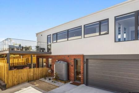 Mountain View Villa-close To Shops-10min To CBD - Nelson Bay Accommodation.com 3