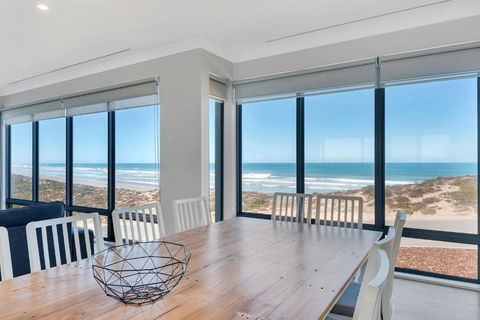 Nauticus - 82 Surfers Parade Middleton - BYO Linen - Accommodation Nelson Bay 1
