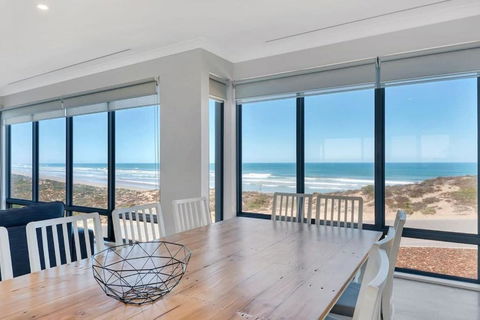 Nauticus - 82 Surfers Parade Middleton - BYO Linen - Accommodation Nelson Bay 0