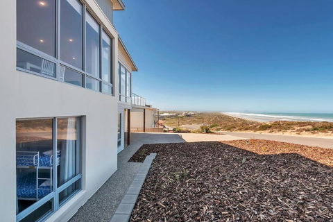 Nauticus - 82 Surfers Parade Middleton - BYO Linen - Accommodation Nelson Bay 3