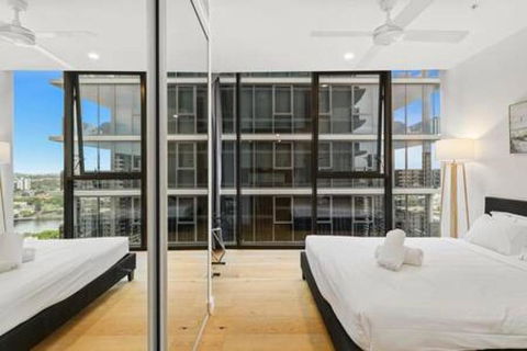 NEW Centrally Located High Level Studio Apartment - Accommodation Nelson Bay 1