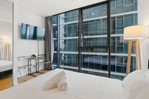 NEW Centrally Located High Level Studio Apartment - Accommodation Nelson Bay 2