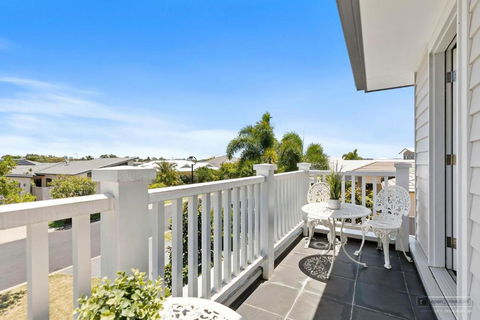 NEW HAVEN - Garden View Balcony - Accommodation Nelson Bay 0