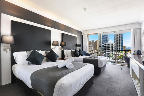 NEW Stunning Central Surfers Studio Apartment. - Accommodation Nelson Bay 0