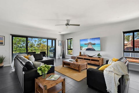 NEW - Sunrise Waters Holiday House - Accommodation Nelson Bay 2