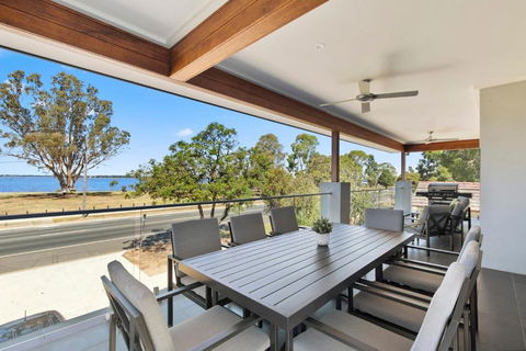 NEW - Sunrise Waters Holiday House - Accommodation Nelson Bay 0