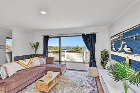 New Property Seabreeze Bungalow - Lakeview Sunset Delight At Sunshine On Lake Macquarie - Accommodation Nelson Bay 2
