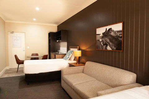 Nightcap At Archer Hotel - Accommodation Nelson Bay 2
