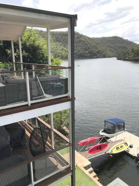NINE At Berowra Waters, Luxury Waterfront With Hot Tub - Accommodation Nelson Bay 3