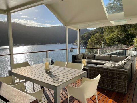 NINE At Berowra Waters, Luxury Waterfront With Hot Tub - Accommodation Nelson Bay 1