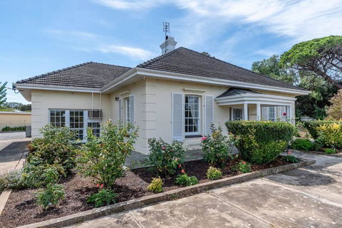 Normanville, Large Historic Three Bedroom Home - Accommodation Nelson Bay 0