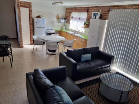 Ocean Beach Chalet 16 - Accommodation Nelson Bay 2