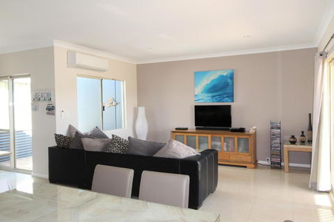 Ocean Breeze - Accommodation Nelson Bay 1