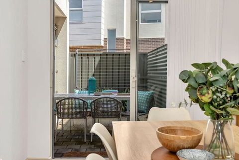 Oceanside At Christies Beach - Contemporary Comfort - Nelsons Bay Accommodation 3
