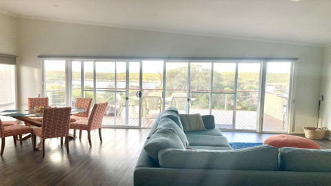 Off The Net - New Listing - Esplanade Property With Views Of The Channel - Accommodation Nelson Bay 2
