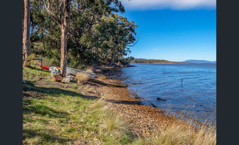 On The Huon River - Accommodation Nelson Bay 1