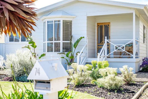 Our Little White House -74 Padman Crescent, Middleton - Nelsons Bay Accommodation 1