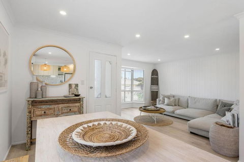 Our Little White House -74 Padman Crescent, Middleton - Nelsons Bay Accommodation 2