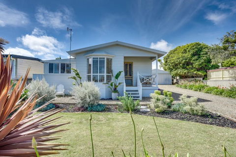 Our Little White House -74 Padman Crescent, Middleton - Nelsons Bay Accommodation 0