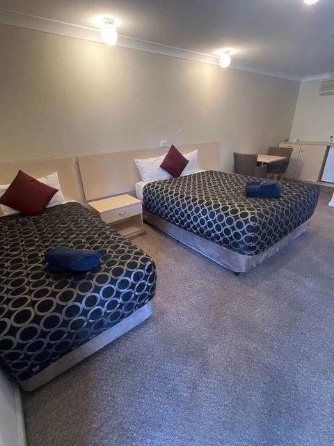 OVERLANDER MOTOR LODGE - Accommodation Nelson Bay 2