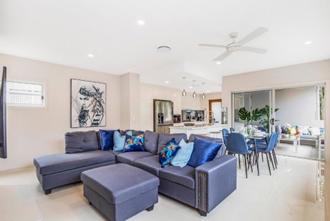 Park Avenue Luxe Townhouse Brand New Sleeps 9 - Accommodation Nelson Bay 1
