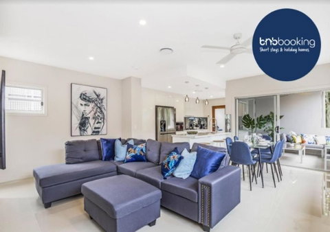 Park Avenue Luxe Townhouse Brand New Sleeps 9 - Accommodation Nelson Bay 0