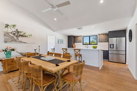 PACIFIC Stunning Coastal Home The Perfect Family Getaway - Accommodation Nelson Bay 3
