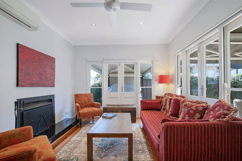 Paddington Cottage - A Classic Queenslander Stay - Accommodation Nelson Bay 2