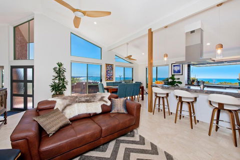 Panorama Beach House - Accommodation Nelson Bay 2