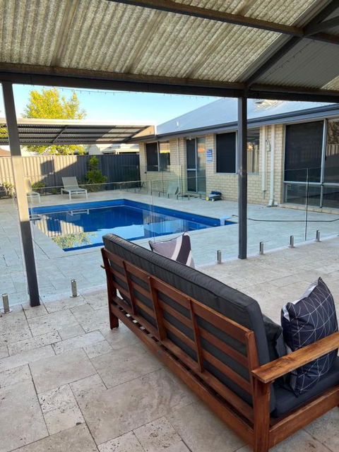 Parkside Pool Home In Aubin Grove - Nelsons Bay Accommodation 0