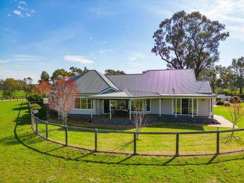 Peaceful Country Getaway - Accommodation Nelson Bay 0