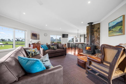 Peaceful Country Getaway - Accommodation Nelson Bay 3