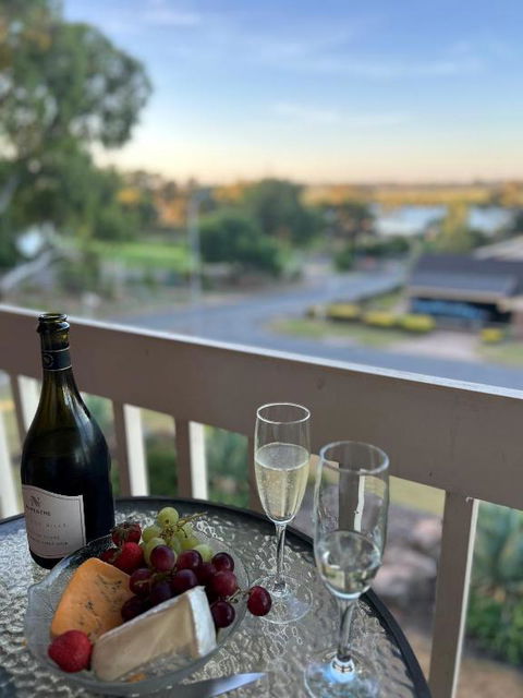 Pelican Retreat - Corporate / Tradie / Family - Accommodation Nelson Bay 3