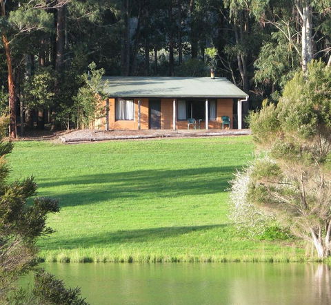 Pemberton Lake View Chalets - Accommodation Nelson Bay 0