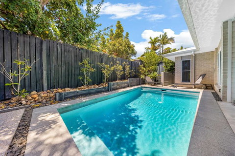 Pet Friendly Holiday Home With Pool On Alex - Nelson Bay Accommodation.com 1