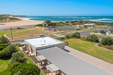 Peterborough House - Accommodation Nelson Bay 0